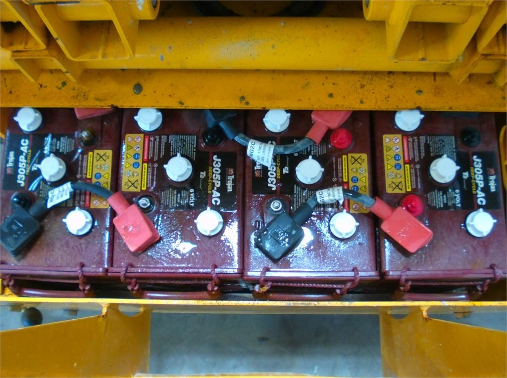 Haulotte Compact 12 - Scissor lift: picture 5 Haulotte Compact 12 - Scissor lift: picture 5