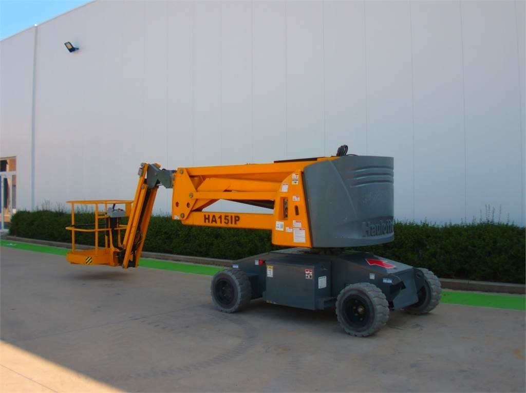 Haulotte HA15IP - Articulated boom: picture 3 Haulotte HA15IP - Articulated boom: picture 3