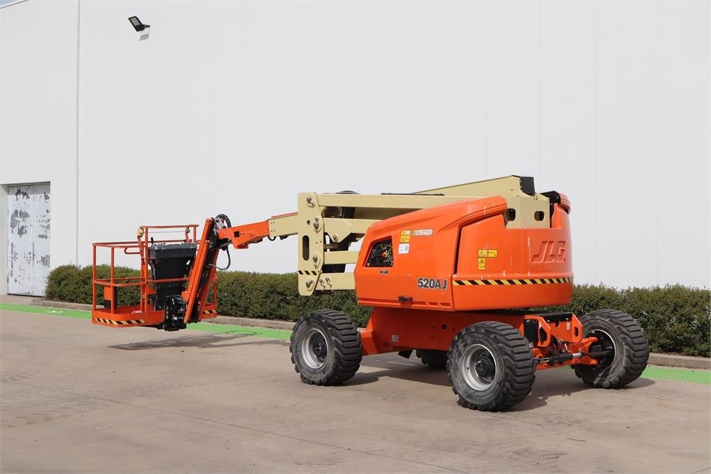 JLG 520AJ - Articulated boom: picture 3 JLG 520AJ - Articulated boom: picture 3
