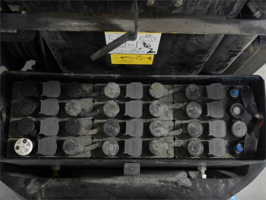 Manitou 100VJR - Vertical mast lift: picture 5 Manitou 100VJR - Vertical mast lift: picture 5