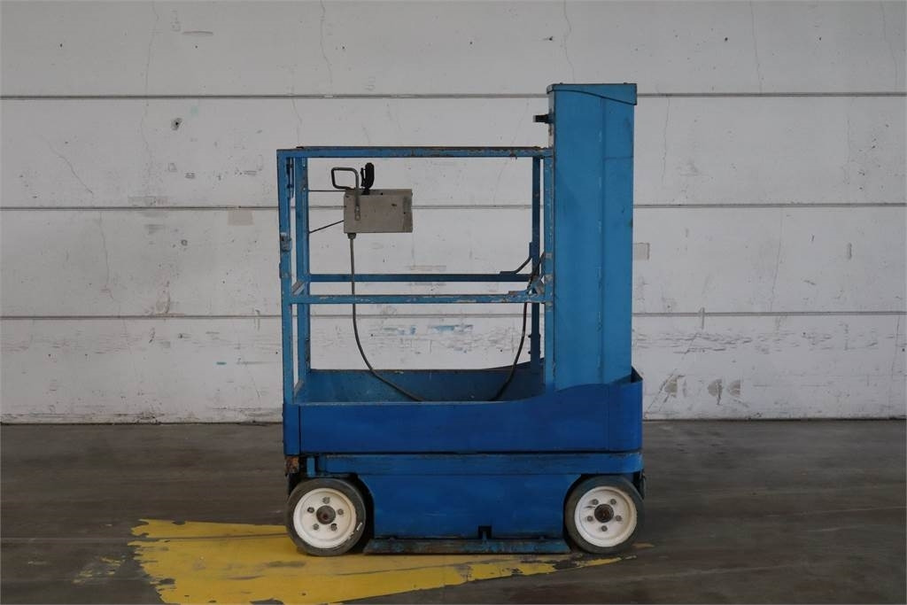 SkyJack SJ16 - Vertical mast lift: picture 1 SkyJack SJ16 - Vertical mast lift: picture 1