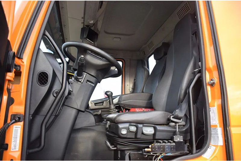 Hook lift truck Iveco Trakker AD260T36: picture 9