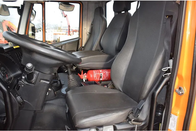 Hook lift truck Iveco Trakker AD260T36: picture 8