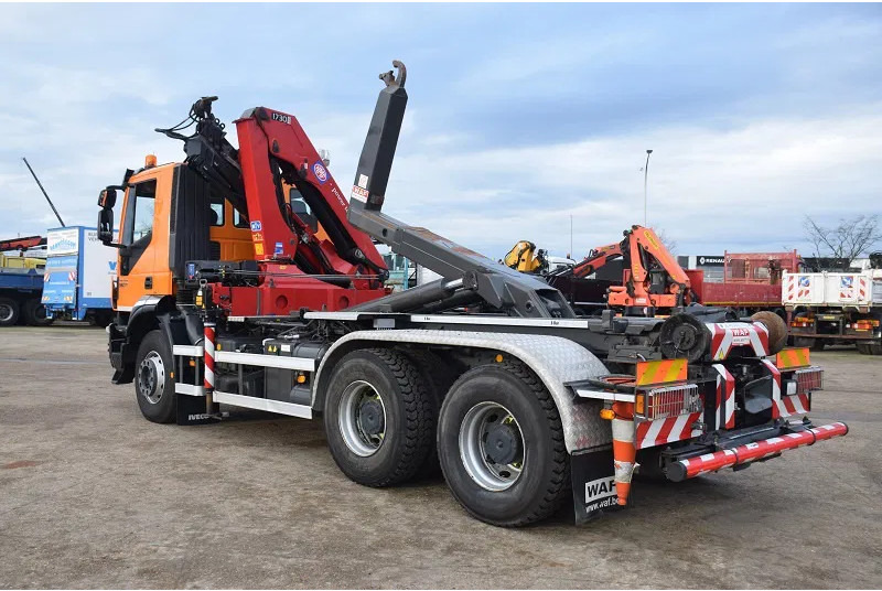 Hook lift truck Iveco Trakker AD260T36: picture 15