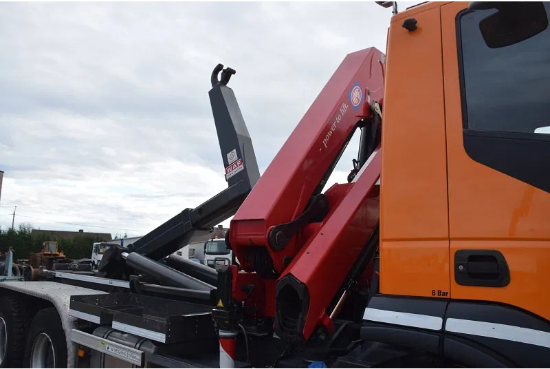 Hook lift truck Iveco Trakker AD260T36: picture 18