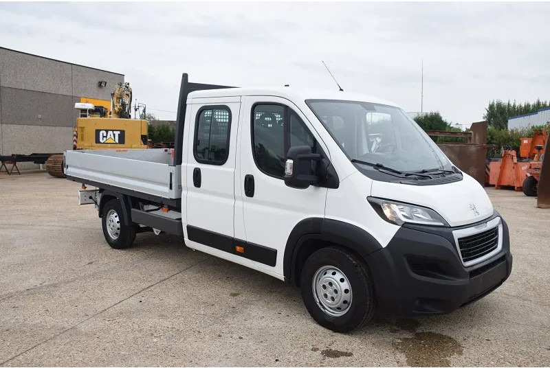 Peugeot Boxer - Open body delivery van, Combi van: picture 4 Peugeot Boxer - Open body delivery van, Combi van: picture 4