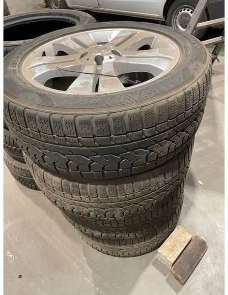 Kumho Kumho banden met Mercedes velgen 255/50 R19 107V - Wheels and tires for Car: picture 1 Kumho Kumho banden met Mercedes velgen 255/50 R19 107V - Wheels and tires for Car: picture 1
