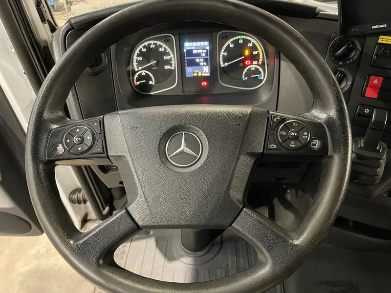 Mercedes-Benz Atego 1621 *Palfinger kraan*Containersysteem*luchtvering achteras*bluetooth - Hook lift truck, Crane truck: picture 4 Mercedes-Benz Atego 1621 *Palfinger kraan*Containersysteem*luchtvering achteras*bluetooth - Hook lift truck, Crane truck: picture 4