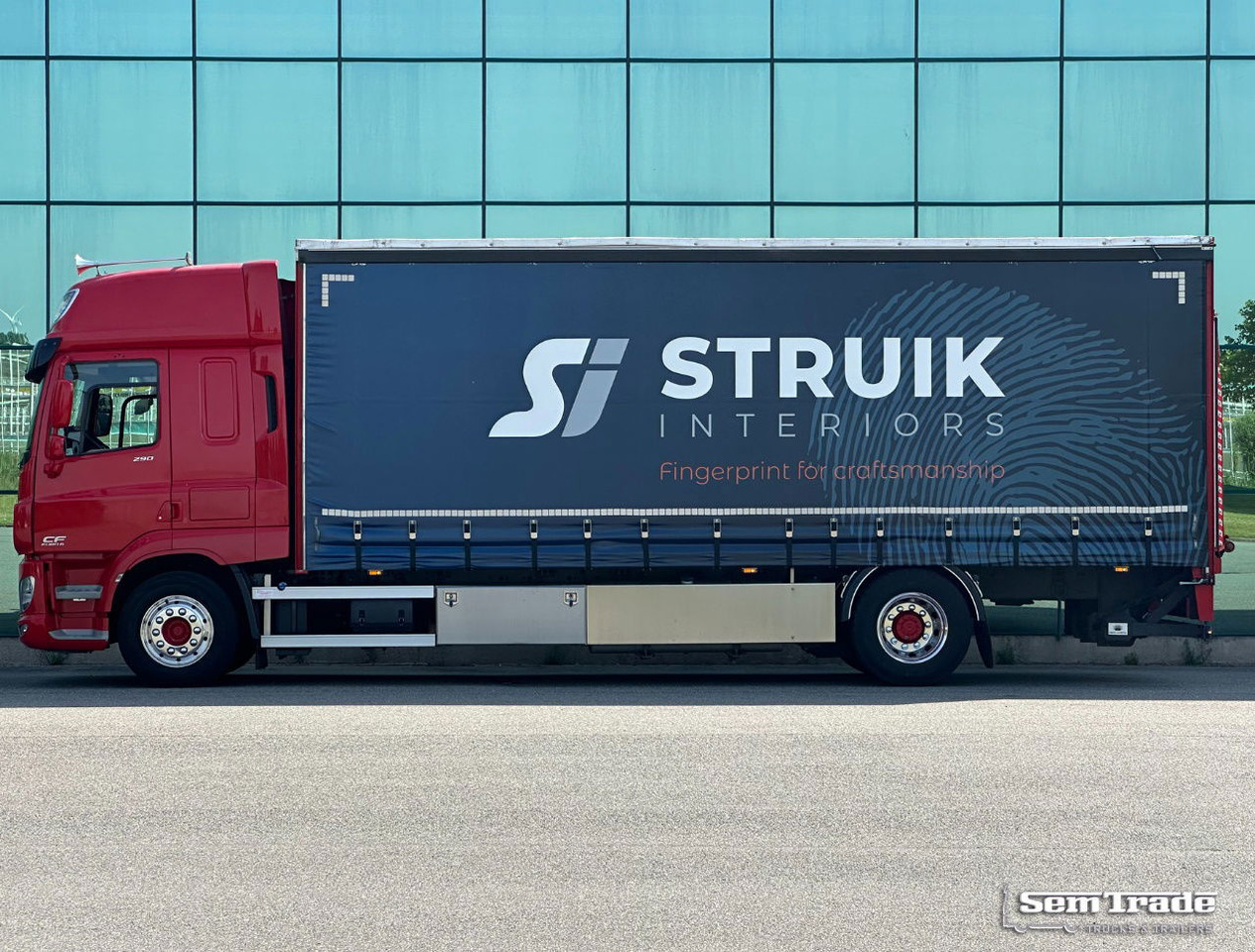 DAF CF 290 FA Space CAB Hardhouten Vloer 2500 KG Klep Nieuw Staat - Box truck: picture 2 DAF CF 290 FA Space CAB Hardhouten Vloer 2500 KG Klep Nieuw Staat - Box truck: picture 2