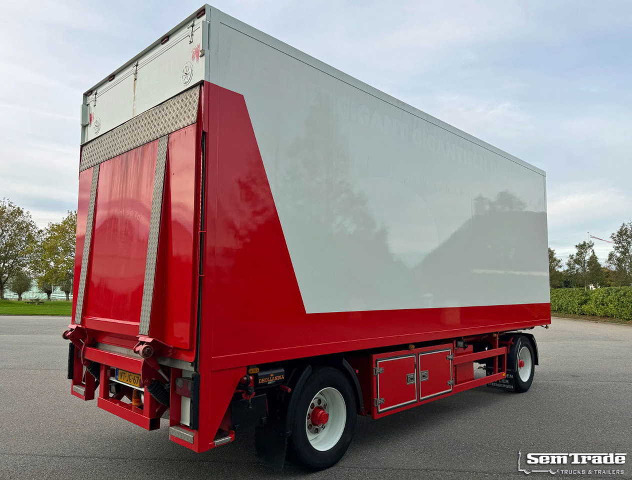 Heiwo Chassis + Isolated BOX 770x250x270 Inside Tail Lift Super Condition - Closed box trailer: picture 4 Heiwo Chassis + Isolated BOX 770x250x270 Inside Tail Lift Super Condition - Closed box trailer: picture 4