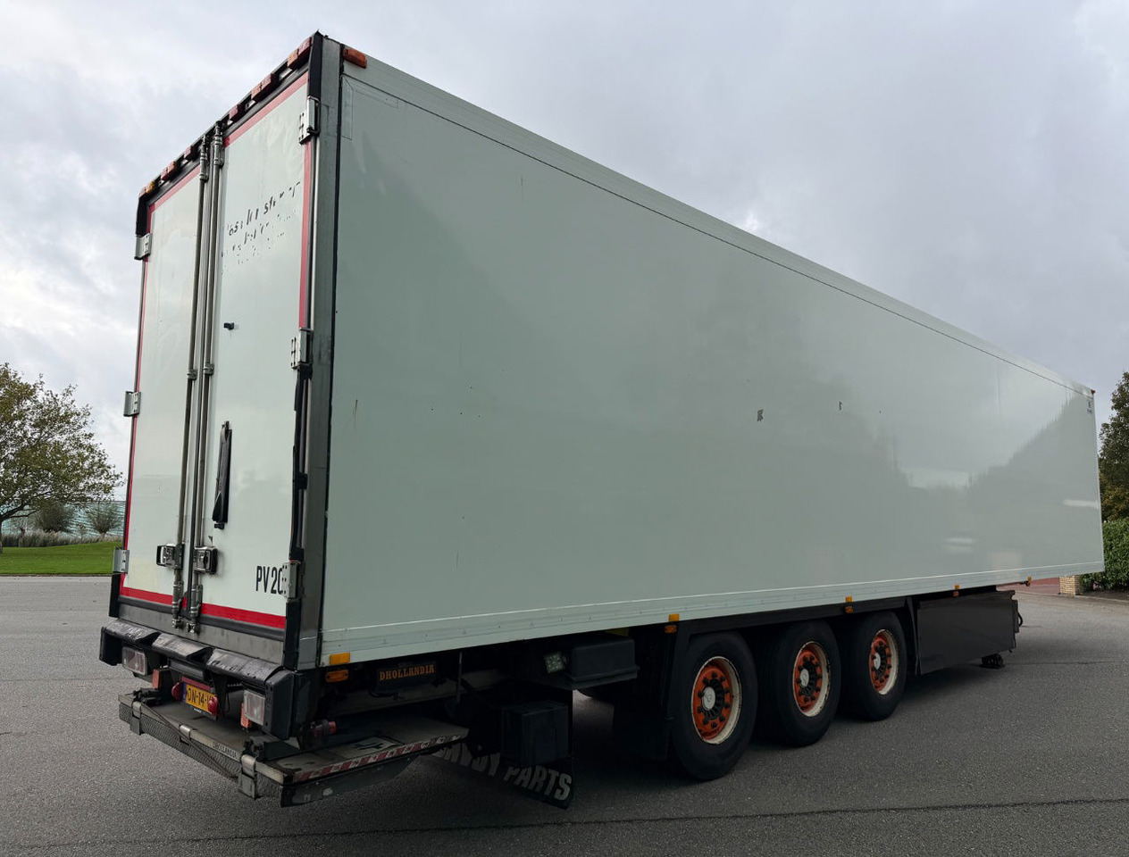 Krone SD Thermo King SLXe Spectrum BI Temp Flower Wide 270 CM High 2.000 KG Lift Disc Brakes NL Trailer - Refrigerator semi-trailer: picture 5 Krone SD Thermo King SLXe Spectrum BI Temp Flower Wide 270 CM High 2.000 KG Lift Disc Brakes NL Trailer - Refrigerator semi-trailer: picture 5