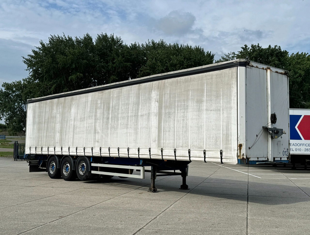 Curtainsider semi-trailer Renders 3 Axle Disc Brakes Lift Axle Nice Chassis Wooden Floor Sliding Roof: picture 7