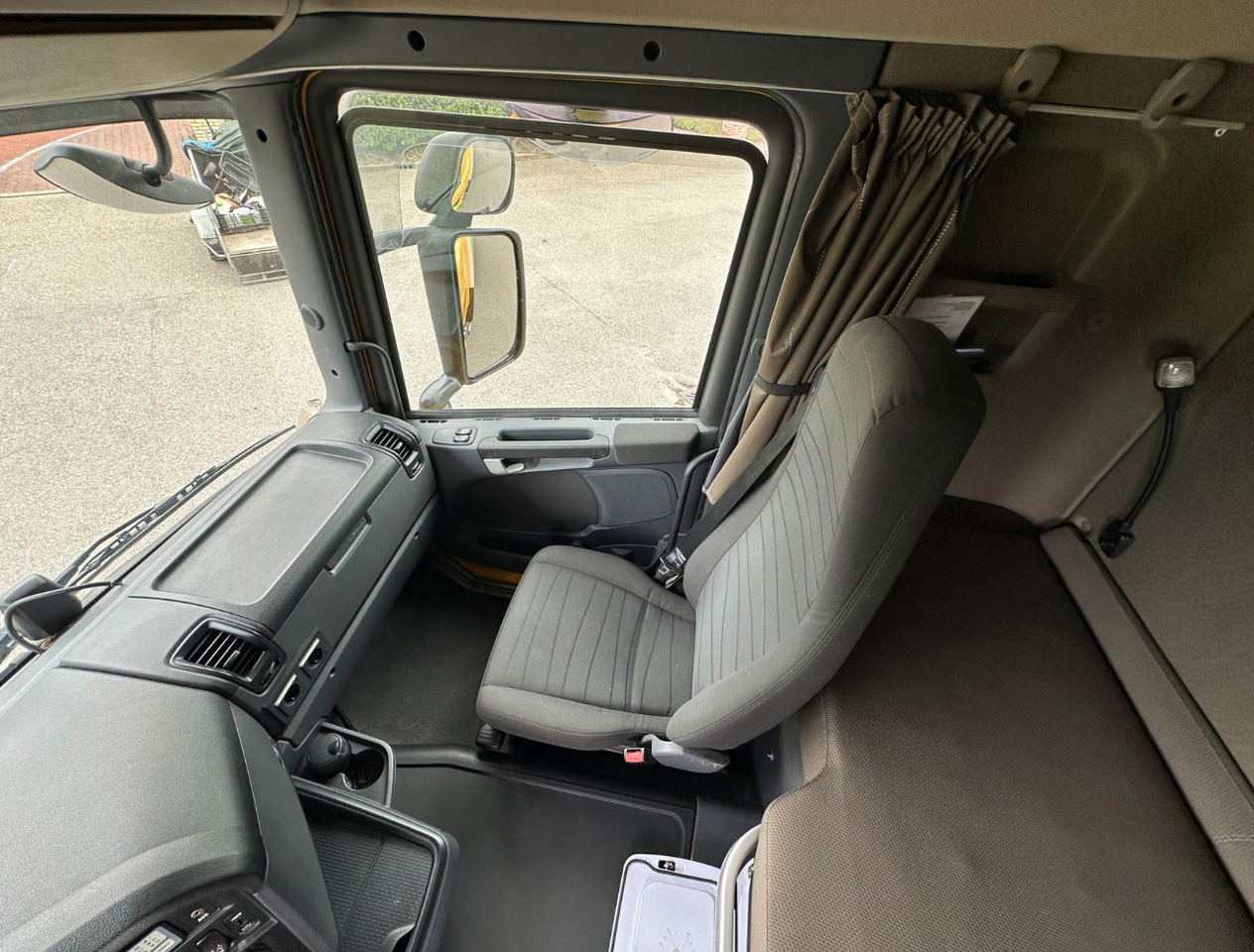 Refrigerator truck Scania R450 Retarder TRS Cooling Heiwo Isolated Boxes Tail Lift NL-Combi: picture 22