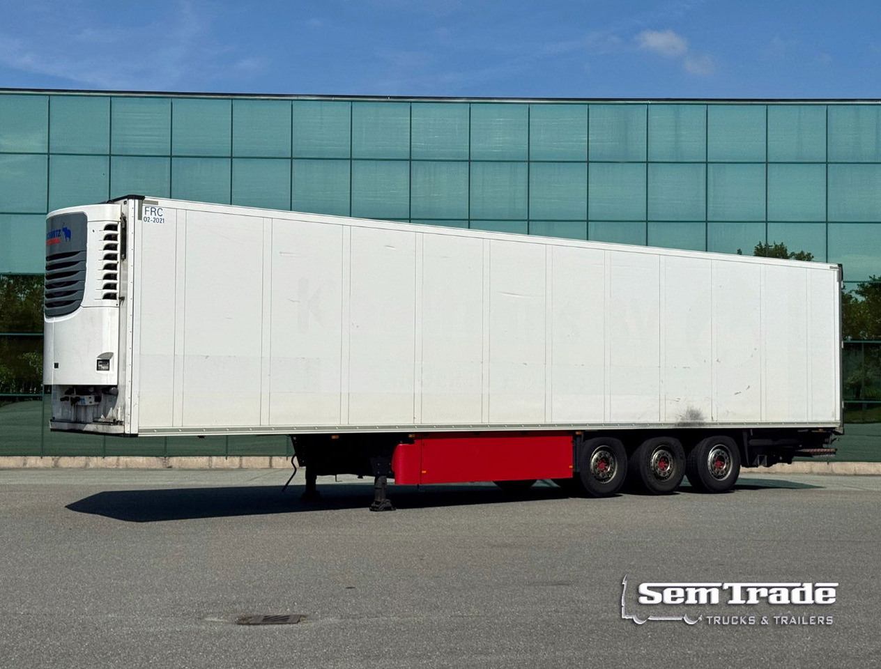 Schmitz Cargobull SCBS3B 270 CM High Flower Wide Liftaxle Tail Lift NL Trailer 6 - Refrigerator semi-trailer: picture 1 Schmitz Cargobull SCBS3B 270 CM High Flower Wide Liftaxle Tail Lift NL Trailer 6 - Refrigerator semi-trailer: picture 1