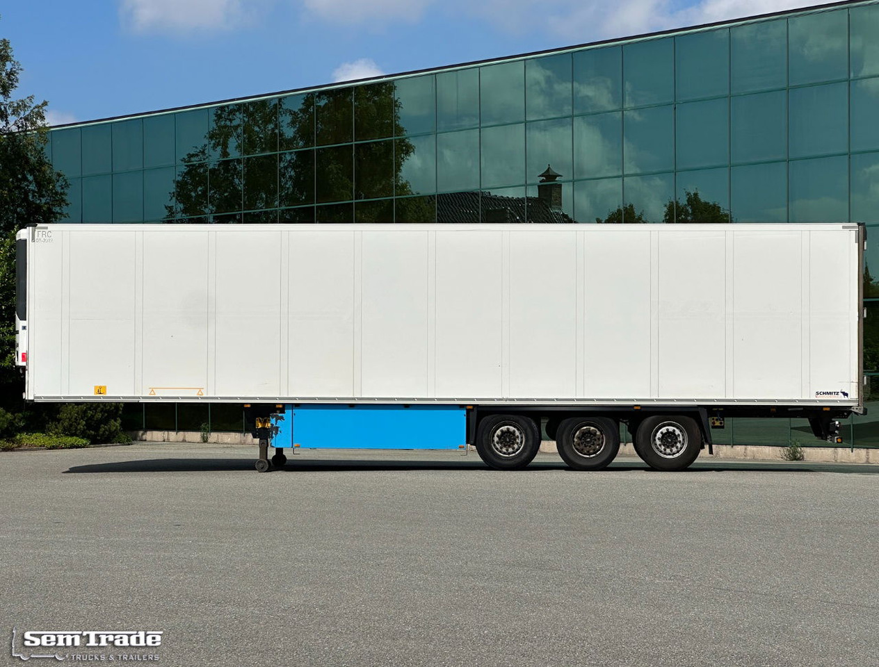 Schmitz Cargobull SCBS3B Thermo King SLXe 300 Lift Axle Holland-Trailer 4 Pieces IN Stock - Refrigerator semi-trailer: picture 2 Schmitz Cargobull SCBS3B Thermo King SLXe 300 Lift Axle Holland-Trailer 4 Pieces IN Stock - Refrigerator semi-trailer: picture 2