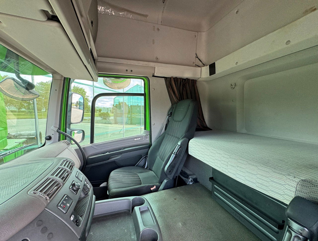 Tractor unit DAF CF 450 FTP Space CAB Only 447.500 KM 2x Tanks TOP Condition Belgium Truck: picture 10