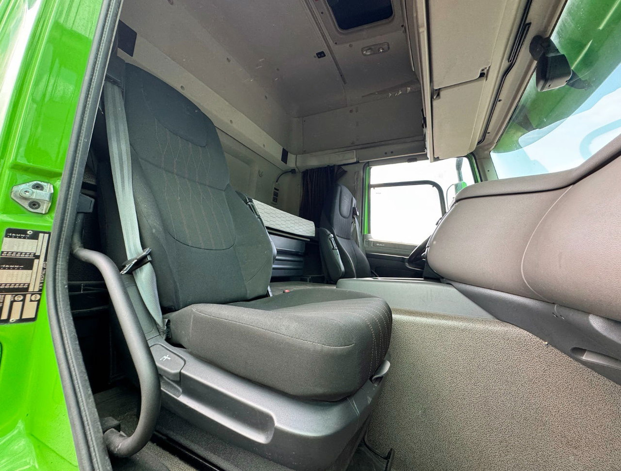 Tractor unit DAF CF 450 FTP Space CAB Only 447.500 KM 2x Tanks TOP Condition Belgium Truck: picture 13