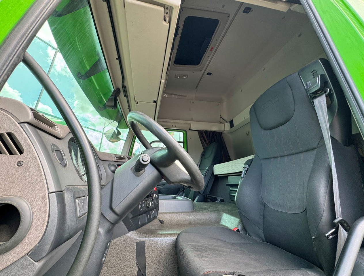 Tractor unit DAF CF 450 FTP Space CAB Only 447.500 KM 2x Tanks TOP Condition Belgium Truck: picture 7