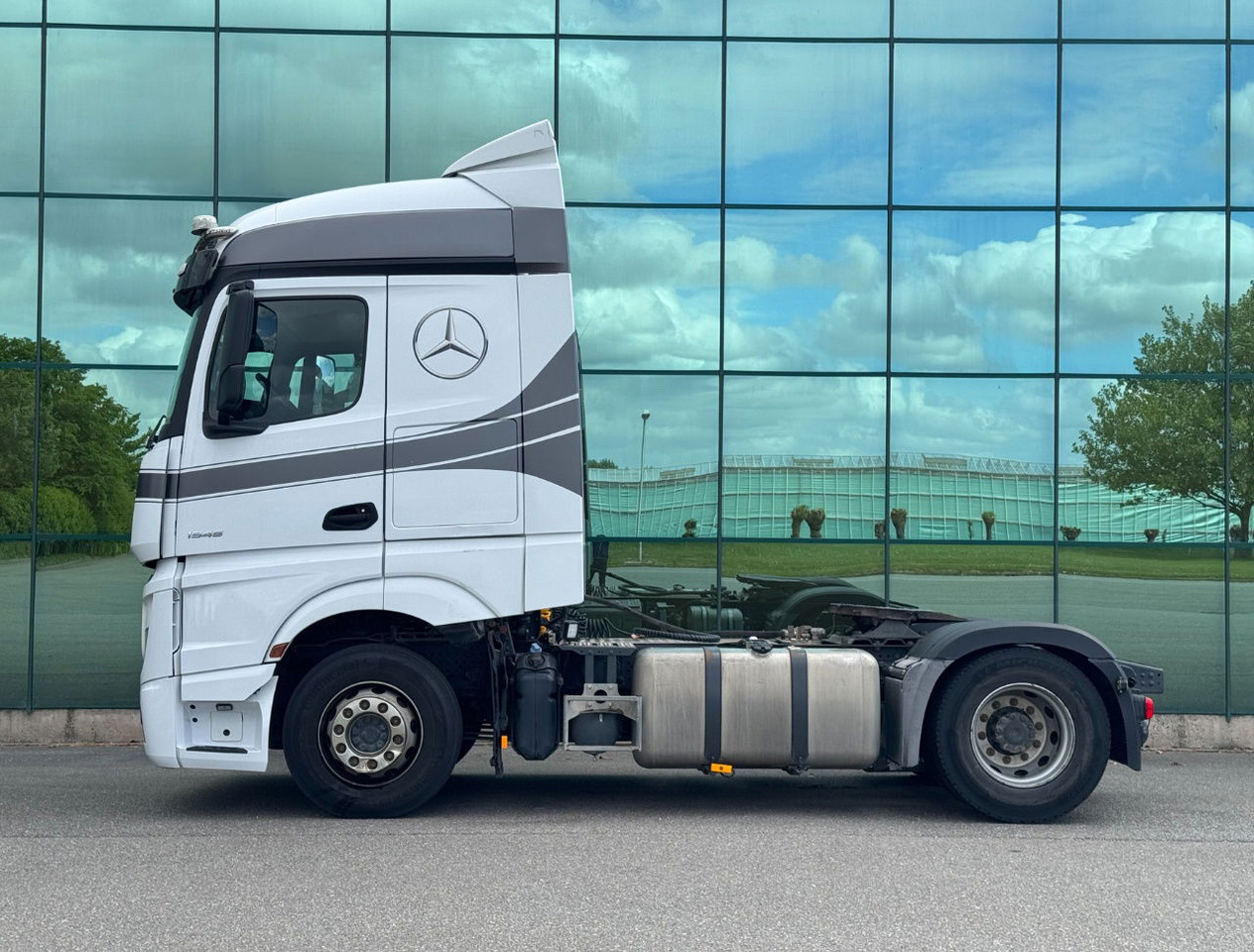 Mercedes-Benz Actros 1945 382.000 KM PTO + Hydraulics TOP Condition NL Truck - Tractor unit: picture 2 Mercedes-Benz Actros 1945 382.000 KM PTO + Hydraulics TOP Condition NL Truck - Tractor unit: picture 2