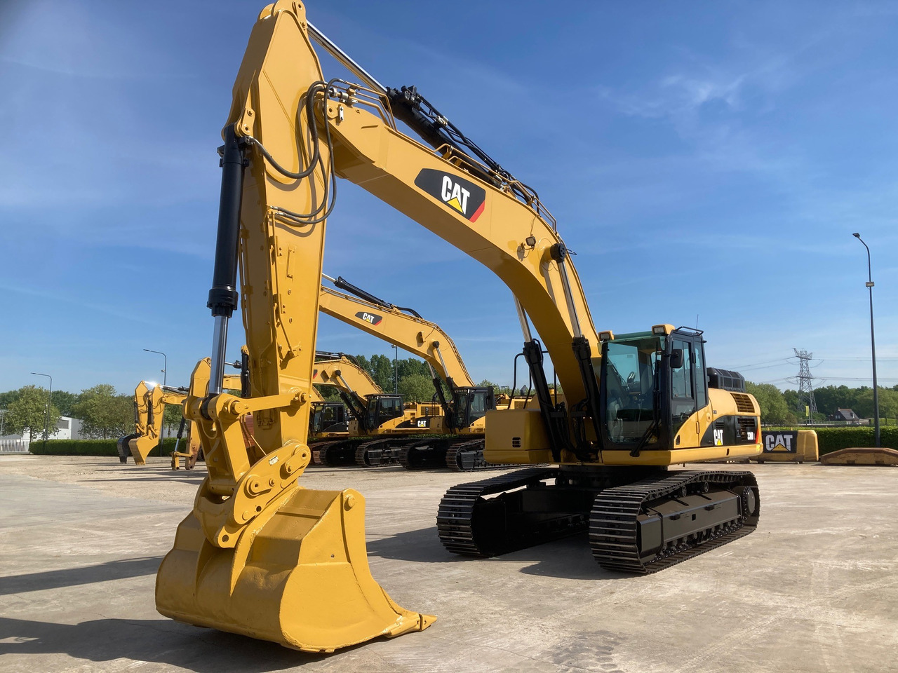 Caterpillar 330DL - Crawler excavator: picture 3 Caterpillar 330DL - Crawler excavator: picture 3
