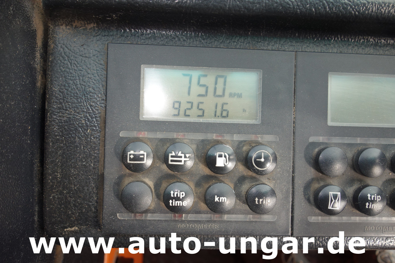 Road sweeper Aebi MFH 5000 Kehrmaschine Baujahr 2004 4-Rad Lenkung Wildkrautbesen: picture 19 Road sweeper Aebi MFH 5000 Kehrmaschine Baujahr 2004 4-Rad Lenkung Wildkrautbesen: picture 19