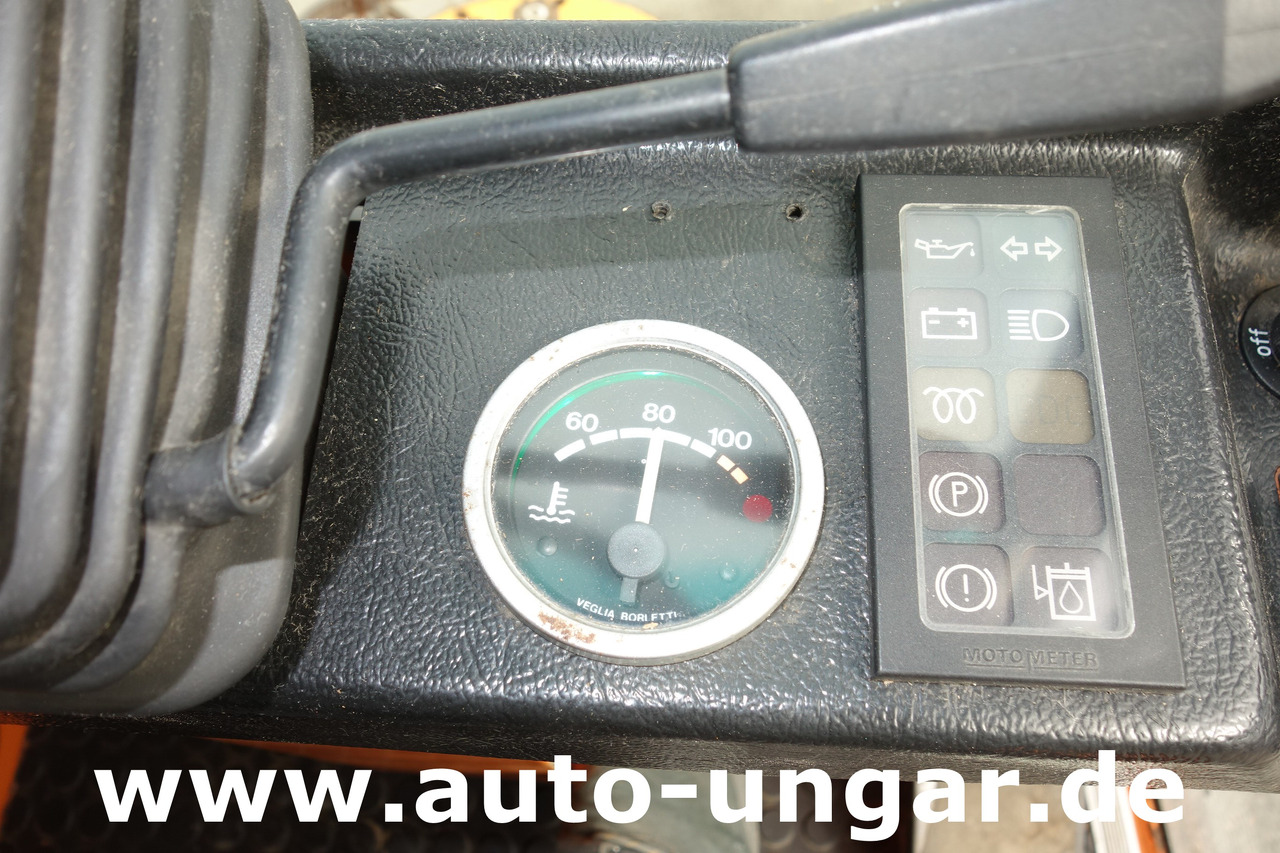 Road sweeper Aebi MFH 5000 Kehrmaschine Baujahr 2004 4-Rad Lenkung Wildkrautbesen: picture 18 Road sweeper Aebi MFH 5000 Kehrmaschine Baujahr 2004 4-Rad Lenkung Wildkrautbesen: picture 18