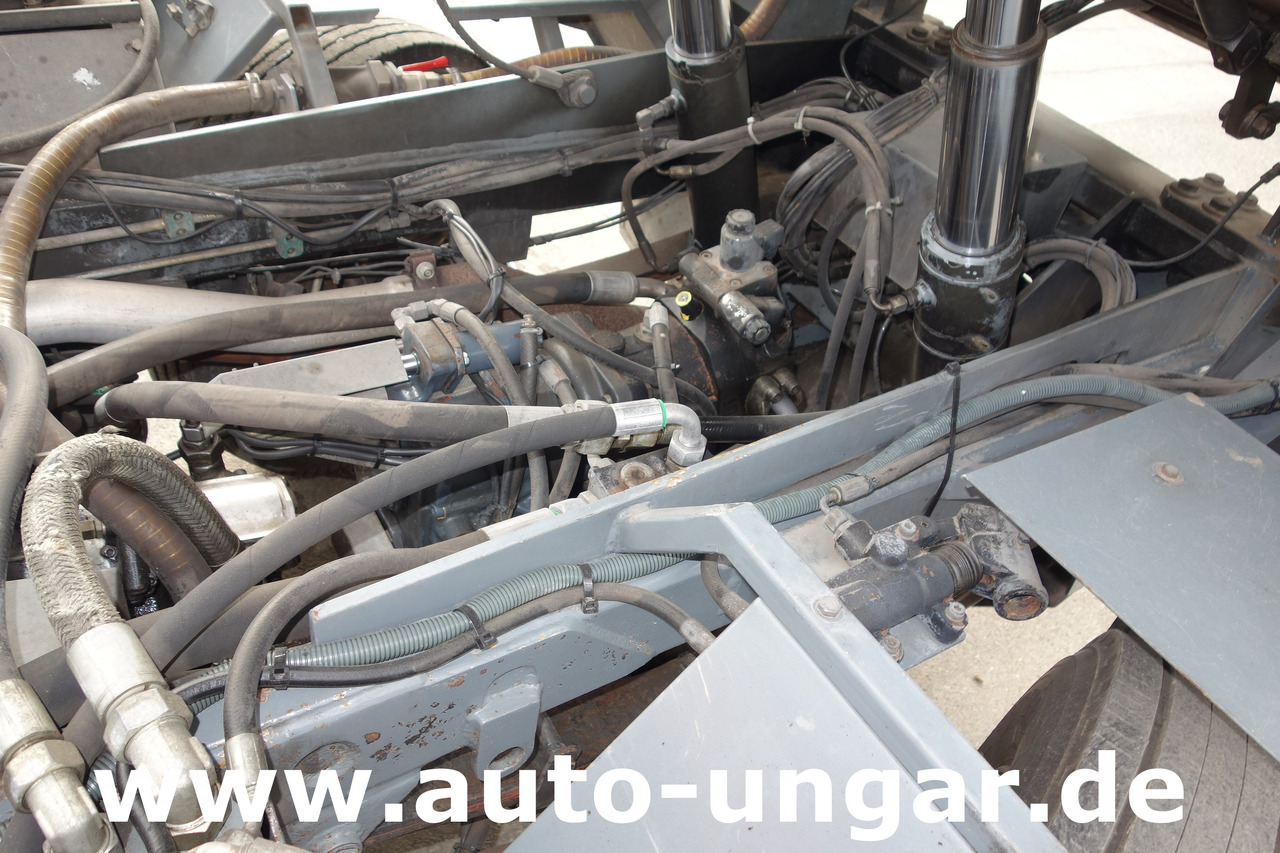 Road sweeper Aebi MFH 5000 Kehrmaschine Baujahr 2004 4-Rad Lenkung Wildkrautbesen: picture 12 Road sweeper Aebi MFH 5000 Kehrmaschine Baujahr 2004 4-Rad Lenkung Wildkrautbesen: picture 12