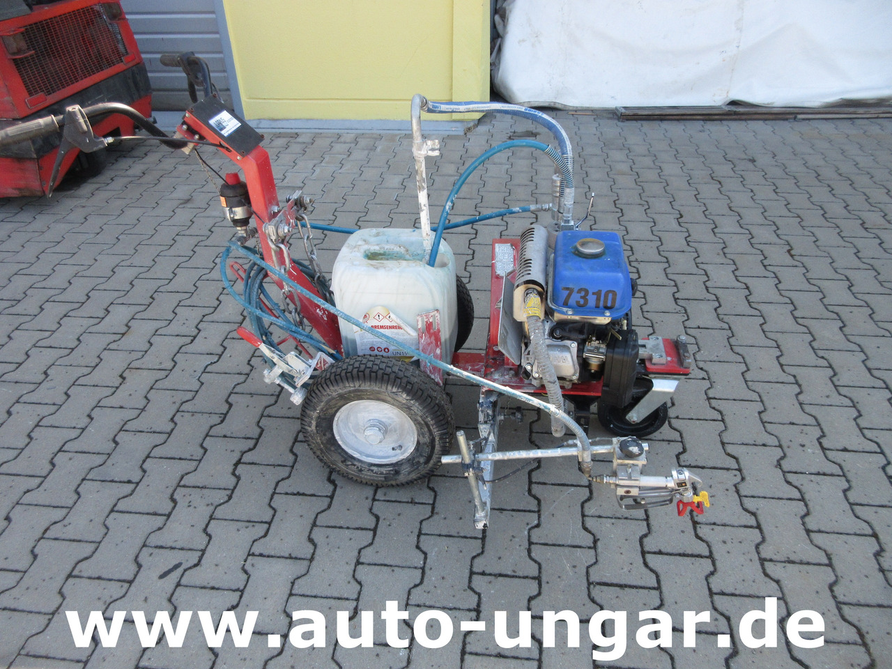 Larius Miro Liner Plus Airless Roadmarking Markiermaschine Bj. 2017 Graco - Construction machinery: picture 3 Larius Miro Liner Plus Airless Roadmarking Markiermaschine Bj. 2017 Graco - Construction machinery: picture 3