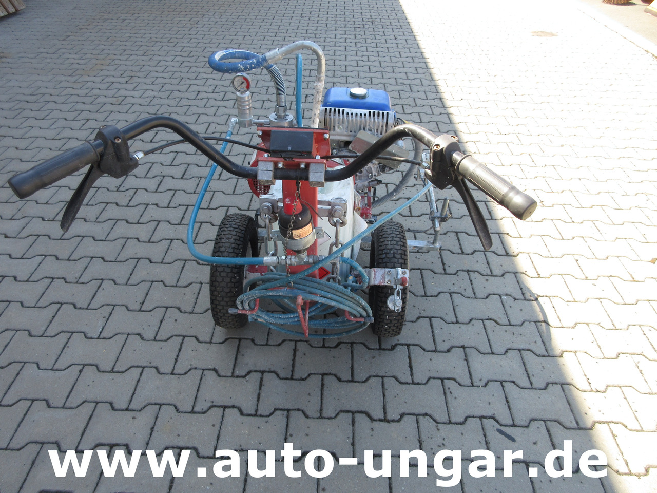 Larius Miro Liner Plus Airless Roadmarking Markiermaschine Bj. 2017 Graco - Construction machinery: picture 4 Larius Miro Liner Plus Airless Roadmarking Markiermaschine Bj. 2017 Graco - Construction machinery: picture 4