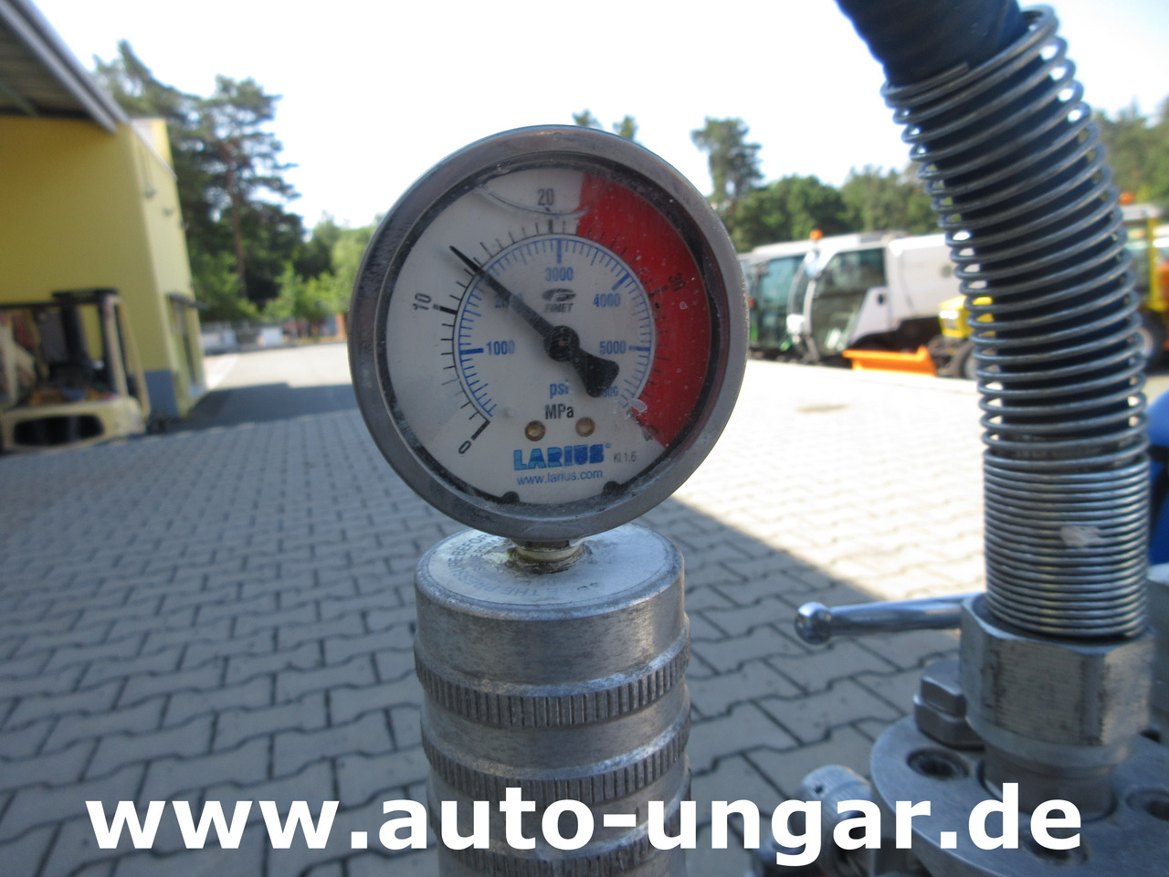 Construction machinery Larius Miro Liner Plus Airless Roadmarking Markiermaschine Bj. 2017 Graco: picture 10 Construction machinery Larius Miro Liner Plus Airless Roadmarking Markiermaschine Bj. 2017 Graco: picture 10