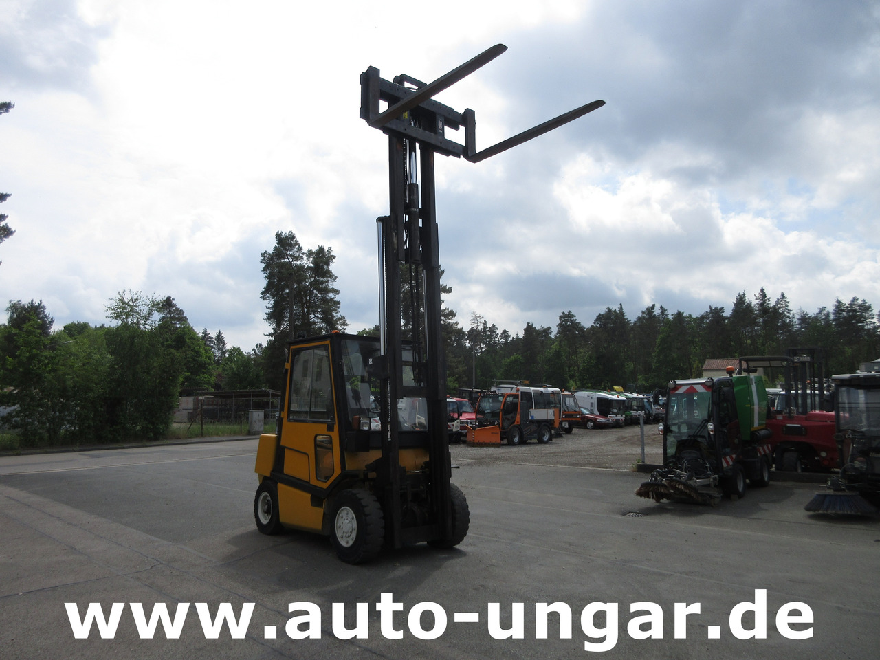 JUNGHEINRICH DFG 40 Diesel Gabelstapler 4.000kg Freihub Steinbock Yale Still Boss - Diesel forklift: picture 2 JUNGHEINRICH DFG 40 Diesel Gabelstapler 4.000kg Freihub Steinbock Yale Still Boss - Diesel forklift: picture 2