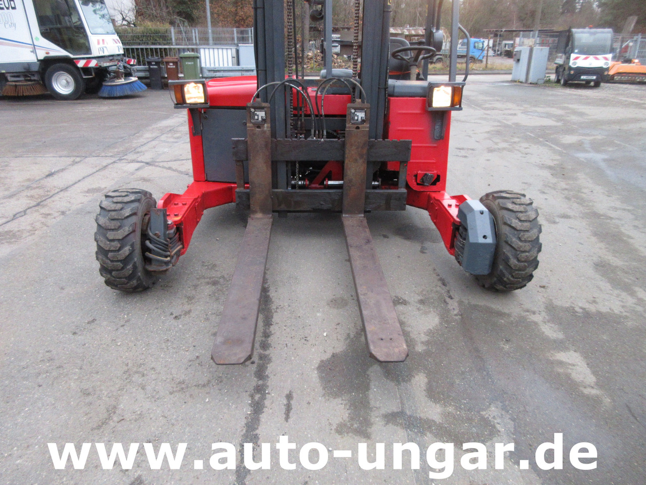 MOFFETT M4 M25.4 4-Wege Mitnahmestapler Allrad Gabelstapler Hiab - Truck mounted forklift: picture 3 MOFFETT M4 M25.4 4-Wege Mitnahmestapler Allrad Gabelstapler Hiab - Truck mounted forklift: picture 3