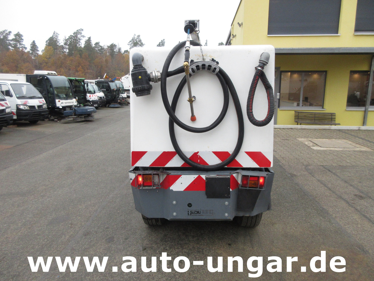 BOSCHUNG L3 Laveuse Kärcher Baujahr 2015 mit Hochdruckreiniger am Heck - Utility/ Special vehicle: picture 5 BOSCHUNG L3 Laveuse Kärcher Baujahr 2015 mit Hochdruckreiniger am Heck - Utility/ Special vehicle: picture 5
