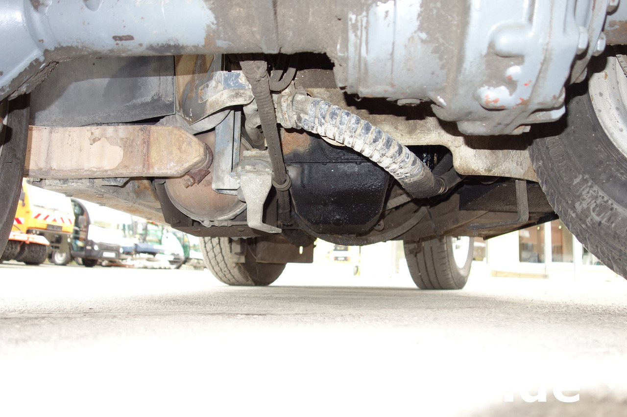 Utility/ Special vehicle Boschung S3 Wasserfass Kipper 4-Rad-Lenkung Multicar Kommunalfahrzeug Geräteträger: picture 7 Utility/ Special vehicle Boschung S3 Wasserfass Kipper 4-Rad-Lenkung Multicar Kommunalfahrzeug Geräteträger: picture 7