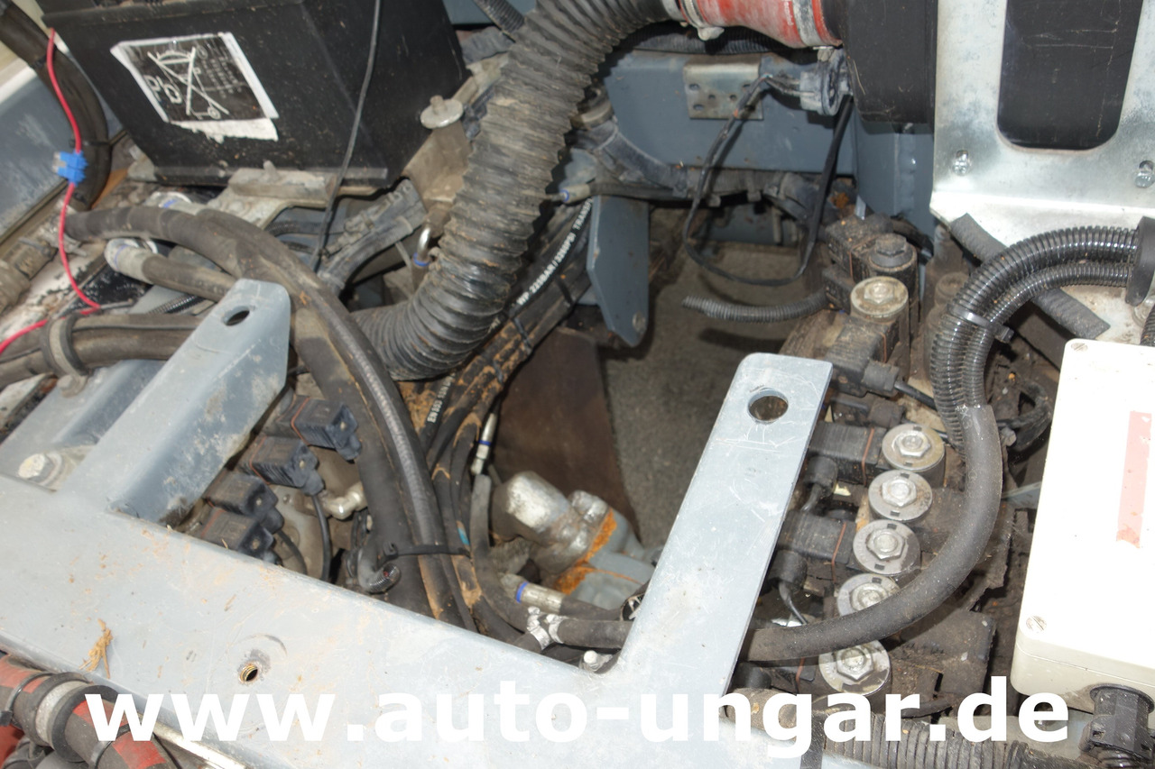 Utility/ Special vehicle Boschung S3 Wasserfass Kipper 4-Rad-Lenkung Multicar Kommunalfahrzeug Geräteträger: picture 10 Utility/ Special vehicle Boschung S3 Wasserfass Kipper 4-Rad-Lenkung Multicar Kommunalfahrzeug Geräteträger: picture 10