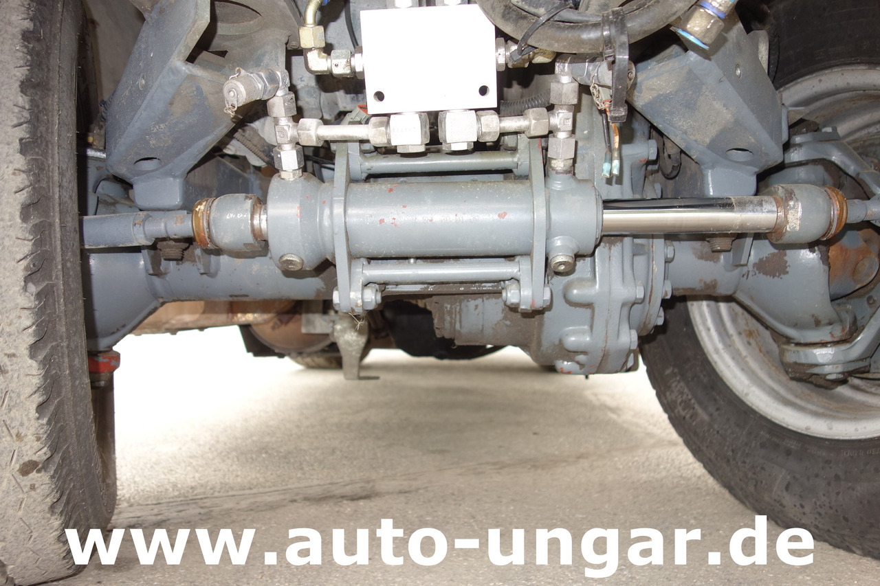 Utility/ Special vehicle Boschung S3 Wasserfass Kipper 4-Rad-Lenkung Multicar Kommunalfahrzeug Geräteträger: picture 6 Utility/ Special vehicle Boschung S3 Wasserfass Kipper 4-Rad-Lenkung Multicar Kommunalfahrzeug Geräteträger: picture 6