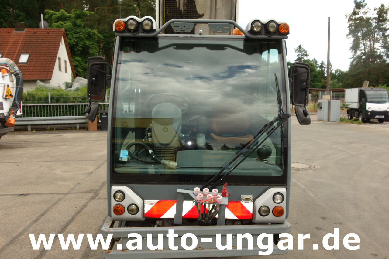 Utility/ Special vehicle Boschung S3 Wasserfass Kipper 4-Rad-Lenkung Multicar Kommunalfahrzeug Geräteträger: picture 11 Utility/ Special vehicle Boschung S3 Wasserfass Kipper 4-Rad-Lenkung Multicar Kommunalfahrzeug Geräteträger: picture 11