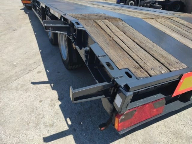 Fliegl D6 - Low loader semi-trailer: picture 2 Fliegl D6 - Low loader semi-trailer: picture 2