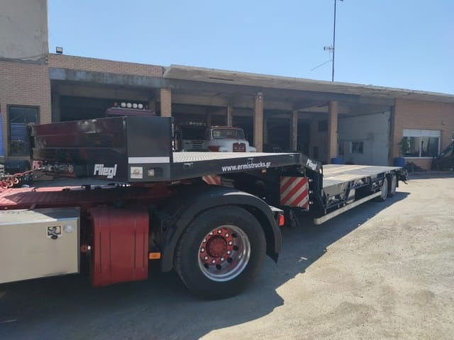 Fliegl D6 - Low loader semi-trailer: picture 4 Fliegl D6 - Low loader semi-trailer: picture 4
