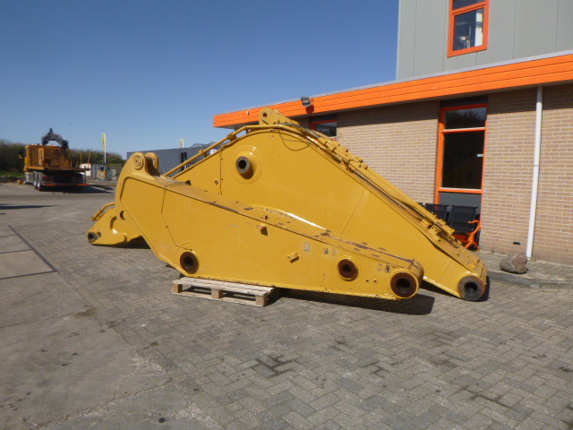 CATERPILLAR 365 CL - Boom for Crawler excavator: picture 2 CATERPILLAR 365 CL - Boom for Crawler excavator: picture 2