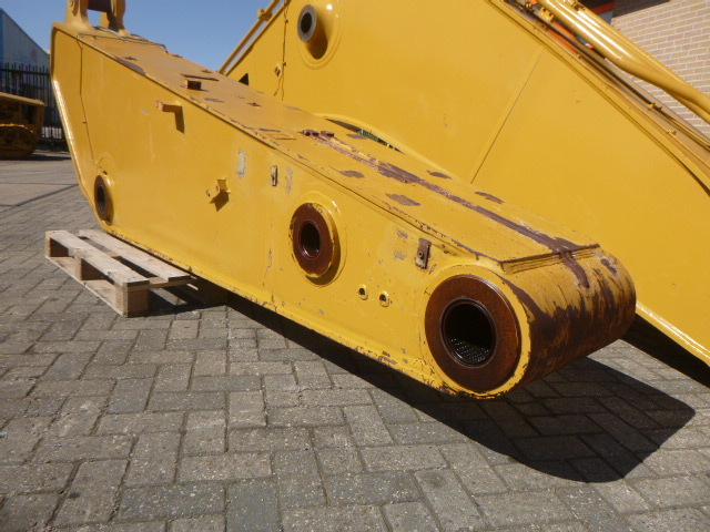 CATERPILLAR 365 CL - Boom for Crawler excavator: picture 4 CATERPILLAR 365 CL - Boom for Crawler excavator: picture 4