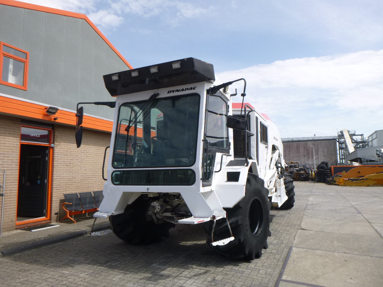 DYNAPAC DS400(RABAUD ROTOSTAB 525) - Soil stabilizer: picture 5 DYNAPAC DS400(RABAUD ROTOSTAB 525) - Soil stabilizer: picture 5