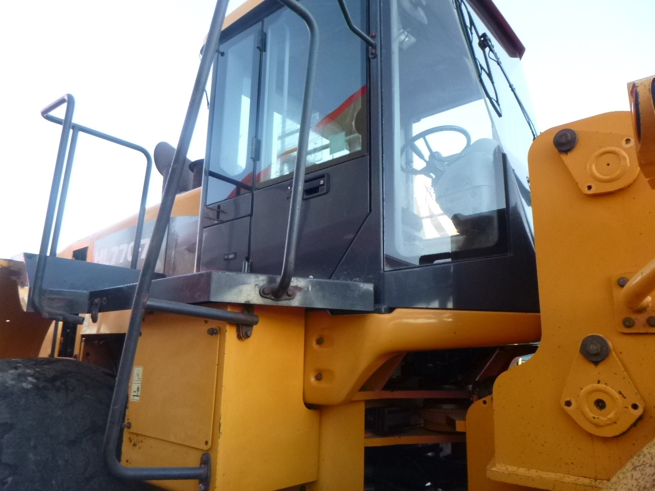 Wheel loader HYUNDAI HL770-7A: picture 10