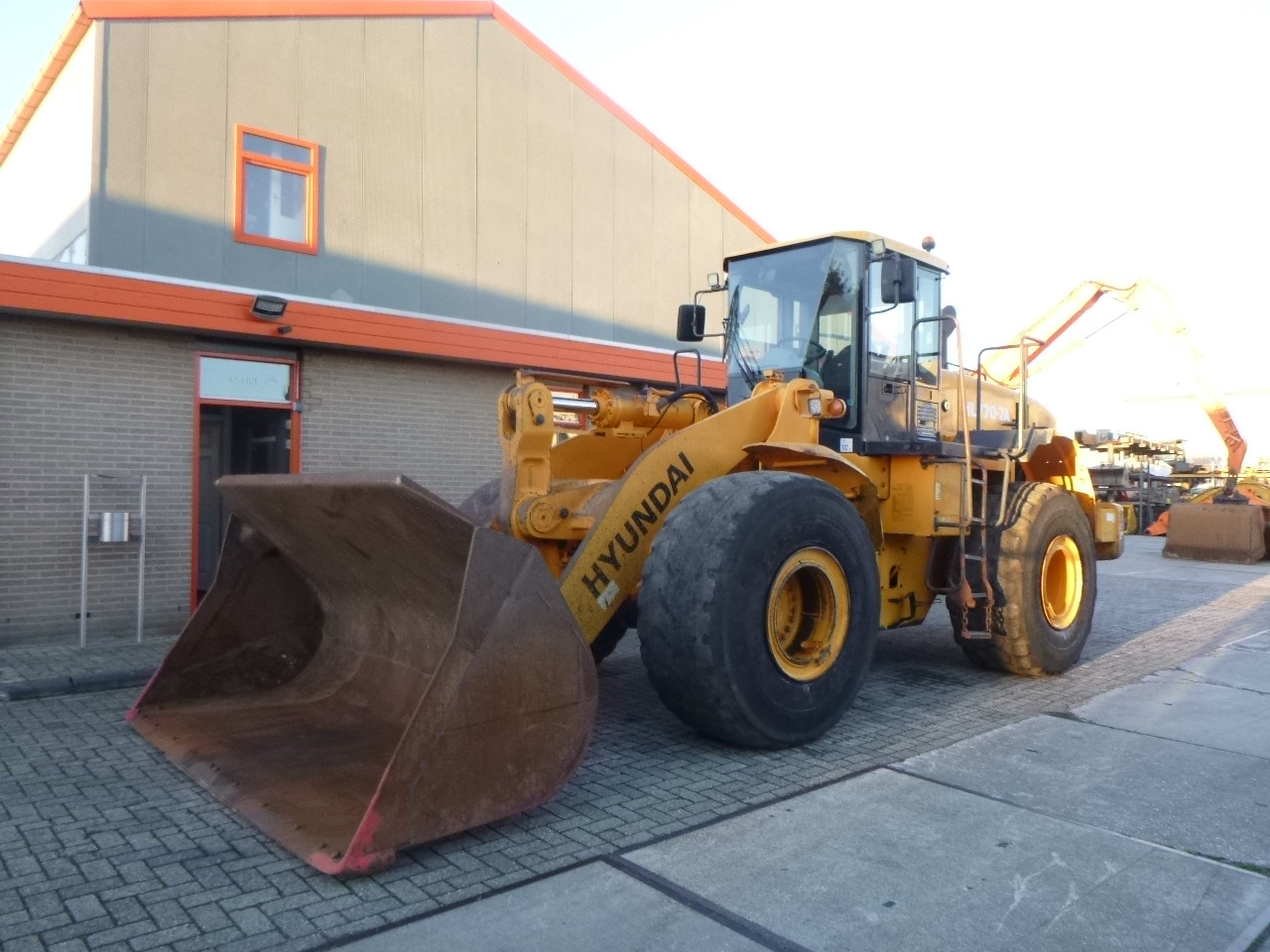Wheel loader HYUNDAI HL770-7A: picture 15
