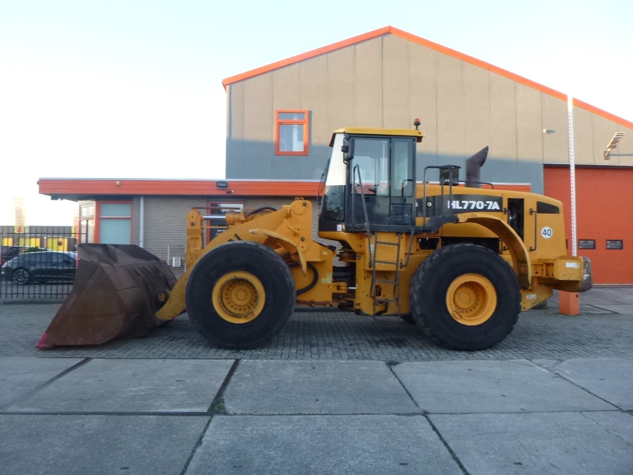 Wheel loader HYUNDAI HL770-7A: picture 24