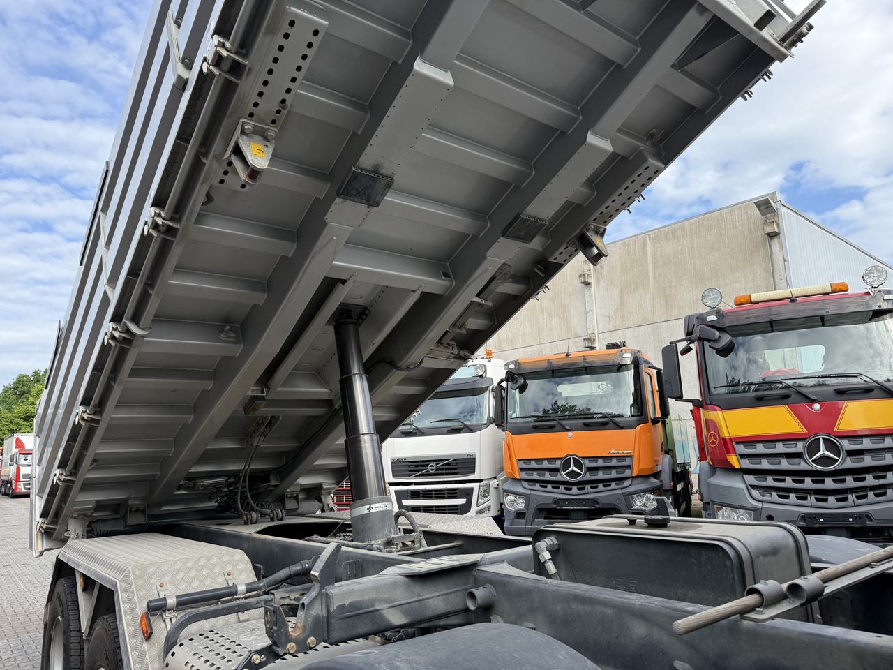 Iveco T-Way 510 / AT410T51 8X4 Meiller - Tipper: picture 3 Iveco T-Way 510 / AT410T51 8X4 Meiller - Tipper: picture 3