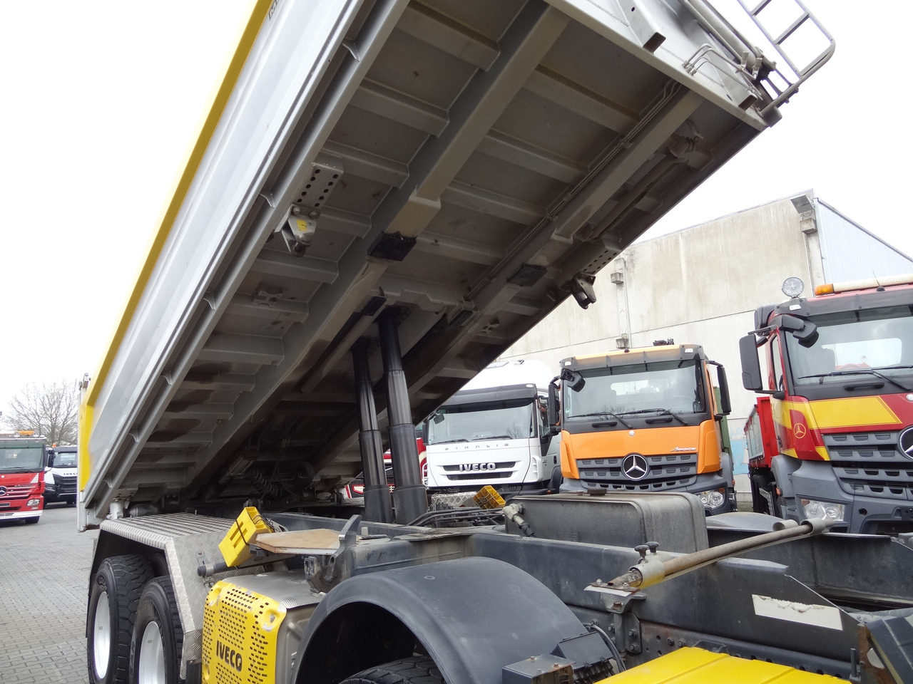 Iveco Trakker 450 8X4 Meiller - Tipper: picture 4 Iveco Trakker 450 8X4 Meiller - Tipper: picture 4
