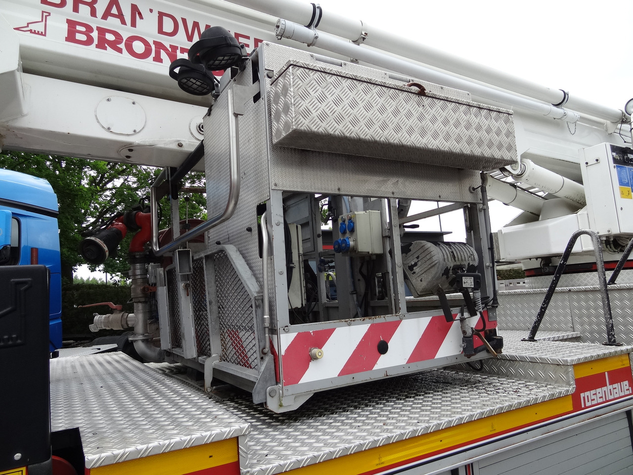 MAN L2000 18.284 Feuerwehr Bronto Skylift 27 Meter - Truck mounted aerial platform: picture 3 MAN L2000 18.284 Feuerwehr Bronto Skylift 27 Meter - Truck mounted aerial platform: picture 3