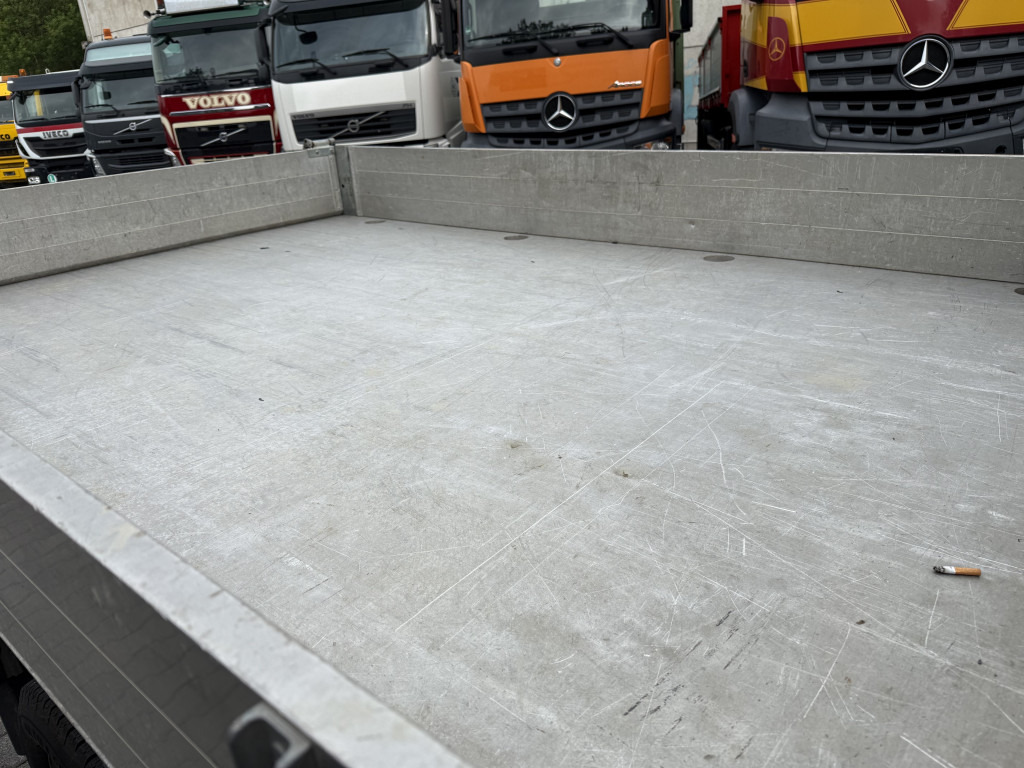 Mercedes-Benz Sprinter 516 Kipper mit Kran HMF 270 - Tipper van: picture 5 Mercedes-Benz Sprinter 516 Kipper mit Kran HMF 270 - Tipper van: picture 5
