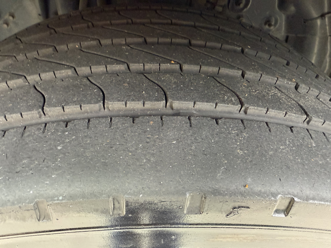 Scania P410 4X2 Palfinger PK 13001 - Dropside/ Flatbed truck, Crane truck: picture 2 Scania P410 4X2 Palfinger PK 13001 - Dropside/ Flatbed truck, Crane truck: picture 2